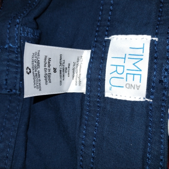 Shorts - Picture 3 of 6